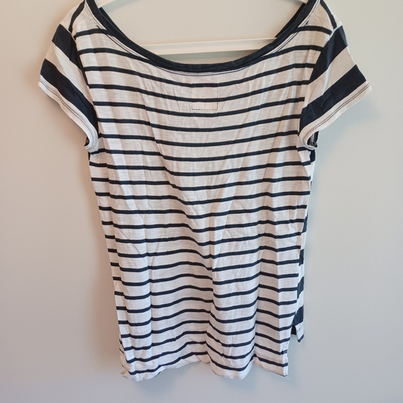 Hollister - Picture 2 of 4